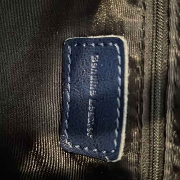 NWOT blue leather tote bag in navy blue. Lovely shape. Well sewn and strong. - Picture 6 of 8